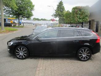 Volvo V-60 2.4 D6 AWD PLUG-IN HYBRID R-DESIGN picture 2