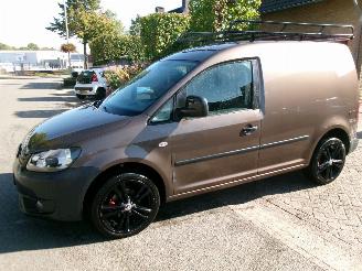 krockskadad bil bedrijf Volkswagen Caddy 1.6 TDI 2013/4