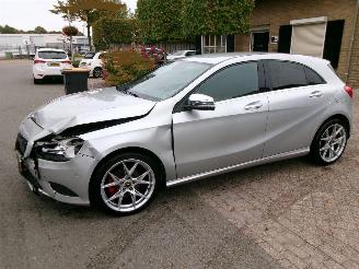 skadebil auto Mercedes A-klasse 180 AMBITION AIRCO NAVI 2012/9
