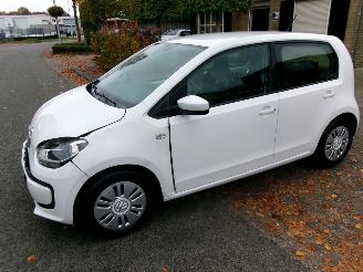 damaged passenger cars Volkswagen Up! 1.0 MOVE UP BLUE MOTION AIRCO 5 DEURS 2016/5