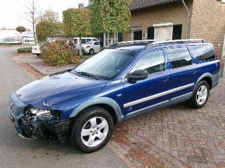 Vaurioauto  passenger cars Volvo Xc-70 VOLVO OCEAN RACE 2.4 T AWD AUTOMAAT 7 PERSOONS 2001/11