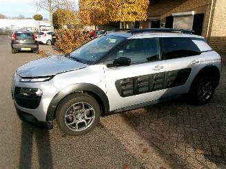 krockskadad bil auto Citroën C4 cactus 1.2 PURETECH BUSINESS CLIMA NAVI PANO 2017/9