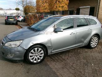 Voiture accidenté Opel Astra 1.7 CDTI SPORTS COSMO CLIMA 2011/3