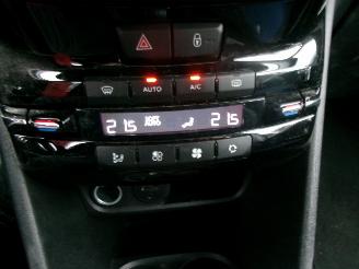 Peugeot 2008 1.2 PURETECH ALLURE CLIMA NAVI picture 15