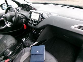 Peugeot 2008 1.2 PURETECH ALLURE CLIMA NAVI picture 12