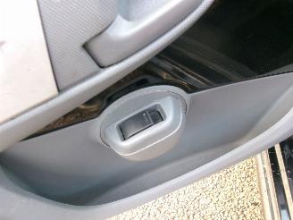 Peugeot 107 1.0-12V XR AIRCO picture 13