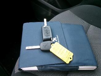 Peugeot Partner 1.6 HDI 75 PREMIUM PACK AIRCO NAVI picture 23