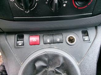 Peugeot Partner 1.6 HDI 75 PREMIUM PACK AIRCO NAVI picture 20