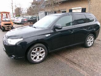 uszkodzony samochody osobowe Mitsubishi Outlander 2.0 PHEV INSTYLE+ 2014/8