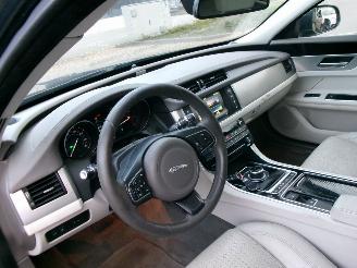 Jaguar XF 2.0 D R-SPORT AWD picture 16