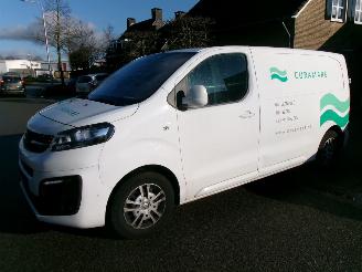 krockskadad bil bedrijf Opel Vivaro 1.5 CDTI L2H1 INNOVATION 2020/11