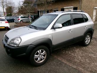 Vaurioauto  passenger cars Hyundai Tucson 2.0I STYLE AIRCO 2008/5