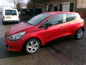 Schadeauto Renault Clio 0.9 TCE COLEECTION AIRCO NAVI GEEN SCHADE 2013/2