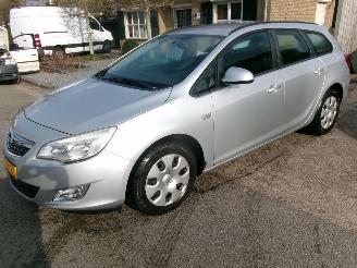 krockskadad bil auto Opel Astra 1.7 CDTI SPORTS TOURER 2011/1