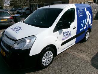 skadebil bedrijf Peugeot Partner 120  1.6 BLUE HDI PROFIT 2018/6