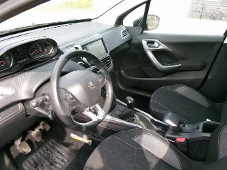 Peugeot 2008 1.2 PURETECH BLUE LION AIRCO NAVI PANO picture 16