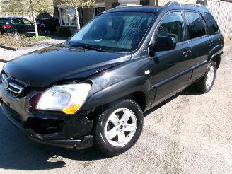 Vaurioauto  passenger cars Kia Sportage 2.0 CVVT X-TRA 2011/1
