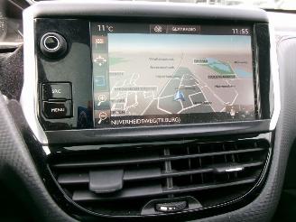 Peugeot 2008 1.2 PURETECH AIRCO NAVI PANO picture 18