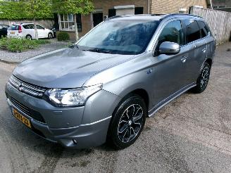 Damaged car Mitsubishi Outlander 2.0 PHEV INSTYLE + 2013/12