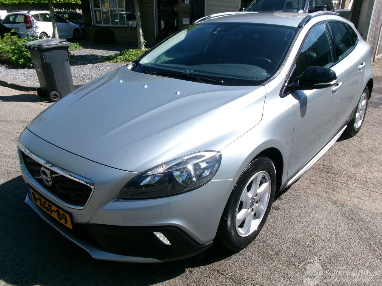 Volvo V-40 1.6 D2 SUMMUM