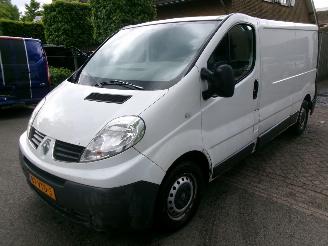 krockskadad bil bedrijf Renault Trafic 2.0 DCI LANG 2008/7
