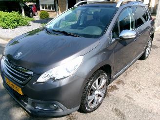 Voiture accidenté Peugeot 2008 1.6 VTI ALLURE CLIMA NAVI PANO 2014/2
