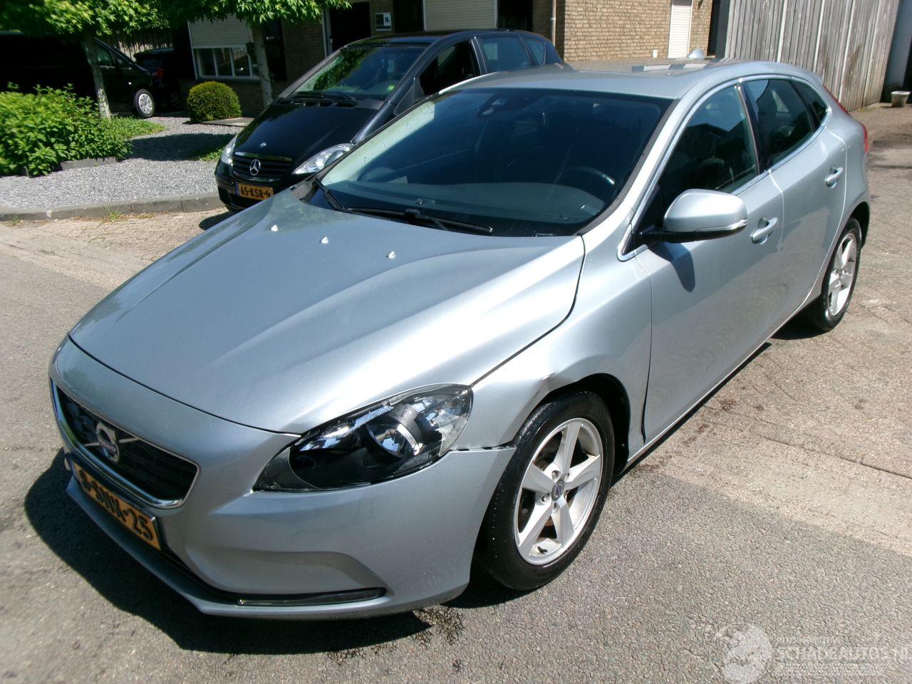 Volvo V-40 1.6 D2 MOMENTUM CLIMA  NAVI