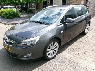 krockskadad bil auto Opel Astra 1.4 SPORT CLIMA 2011/4