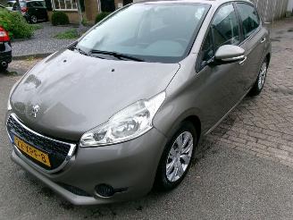 Damaged car Peugeot 208 1.4 I ACTIVE CLIMA NAVI 5 DEURS GEEN SCHADE 2012/6