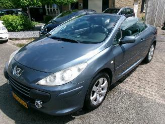 Voiture accidenté Peugeot 307 1.6-16V CABRIOLET CLIMA LEDER 2009/2