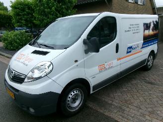 skadebil bedrijf Opel Vivaro 2.0 CDTI L2 AIRCO 2011/1