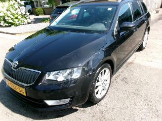 damaged passenger cars Skoda Octavia 1.6 TDI AUTOMAAT AMBITION BUSINESSLINE 2013/9