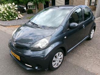 škoda osobní automobily Toyota Aygo 1.0 VVT-I ASPIRATION AIRCO 2012/6