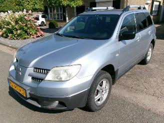 Mitsubishi Outlander 2.0 INVITE PLUS GEEN SCHADE picture 1