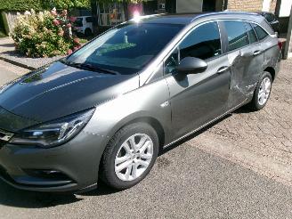 Voiture accidenté Opel Astra 1.4 ONLINE EDITION CLIMA NAVI 2017/6