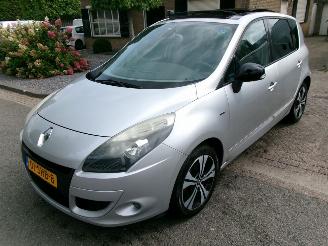 Vaurioauto  passenger cars Renault Scenic TCE BOSE CLIMA NAVI PANO 2011/9
