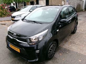 Damaged car Kia Picanto 1.0 CVVT ECONOMYPLUSLINE AIRCO 2017/8