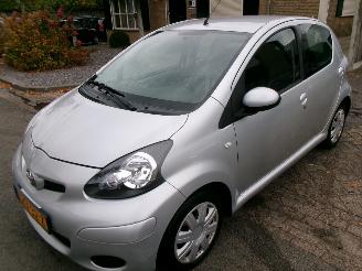 damaged passenger cars Toyota Aygo 1.0-12V ACCESS AIRCO 2009/4