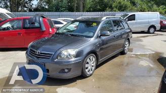 Vrakbiler auto Toyota Avensis Avensis Wagon (T25/B1E), Combi, 2003 / 2008 2.2 D-4D 16V D-CAT 2006/4