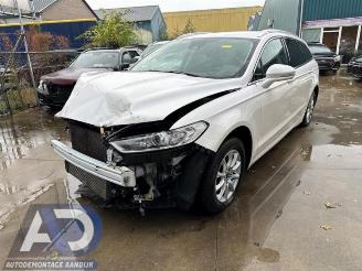 Coche siniestrado Ford Mondeo Mondeo V Wagon, Combi, 2014 / 2022 2.0 TDCi 150 16V 2019