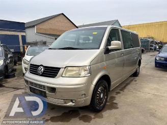 Vrakbiler auto Volkswagen Transporter Multivan T5 (7E/7HC/7HF/7HM), MPV, 2003 / 2015 2.5 TDi 2004/5