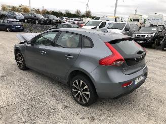 Damaged car Volvo V-40 1.5      AUTOMATIQUE 2019/11