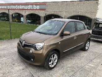 damaged passenger cars Renault Twingo 1.0 2015/4