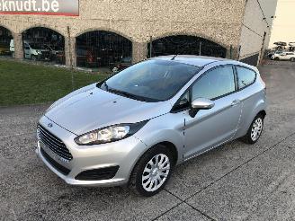 skadebil auto Ford Fiesta 1.6 AUTOMATIQUE 2013/2