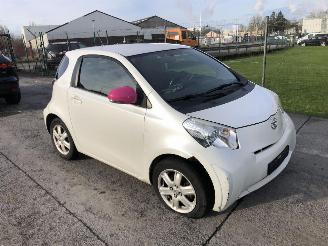 Damaged car Toyota iQ 1.0 2010/2