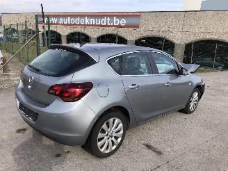 Coche accidentado Opel Astra 1.4 A14XER 2010/5