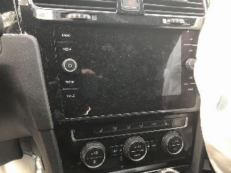 Volkswagen Golf 2.0 TSI picture 17