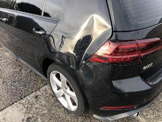 Volkswagen Golf 2.0 TSI picture 18