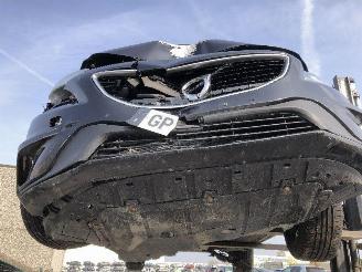 Coche accidentado Volvo V-40 2.0 D   R-DESIGN 2016/12