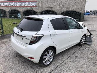 Salvage car Toyota Yaris 1.5 HYBRIDE 